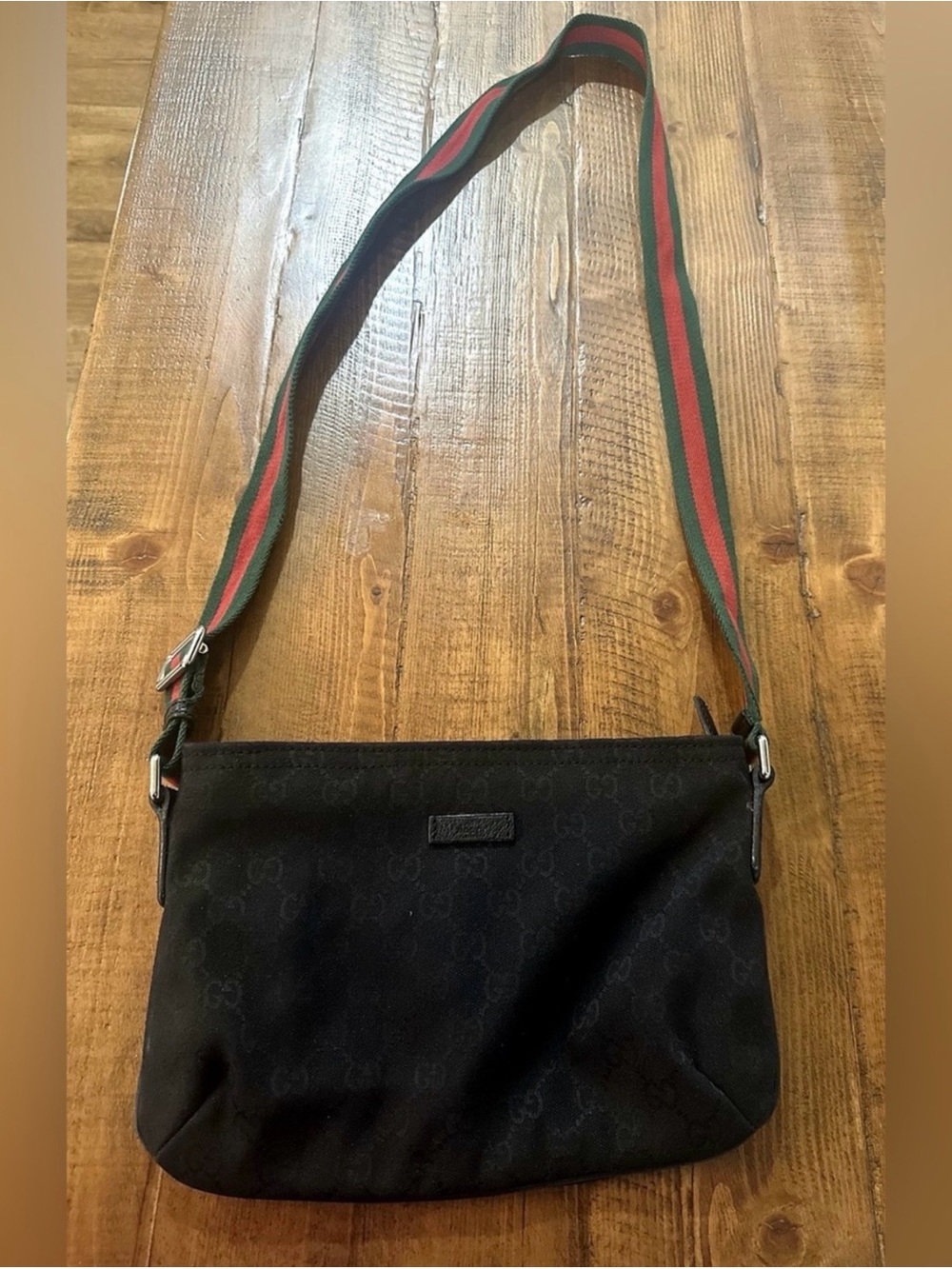 Gucci Black Crossbody Shoulder Bag with Green-Red Web Strap